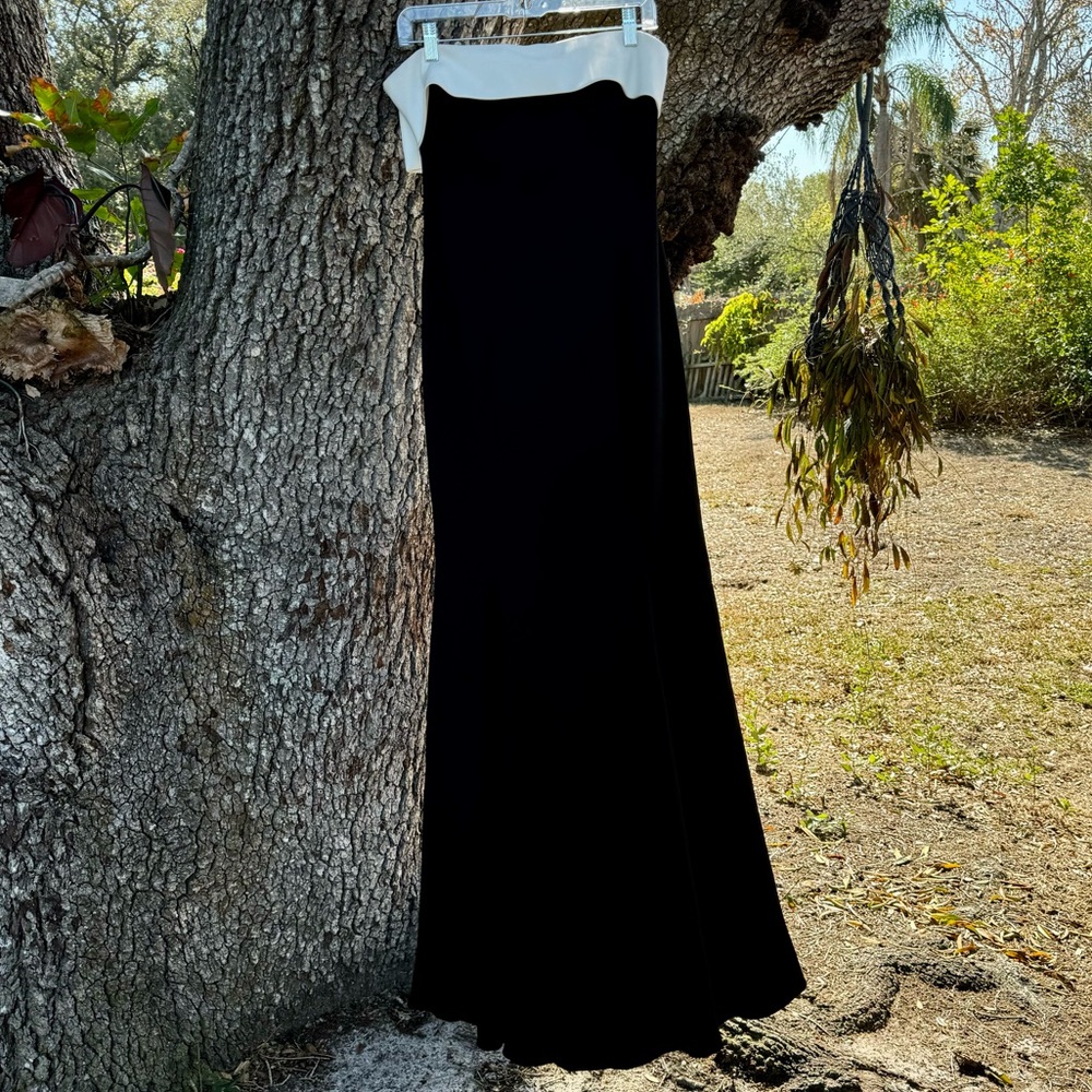 Jay Godfrey x Revolve black and white floor length gown.Oversized bow.Size 10 - Picture 2 of 10
